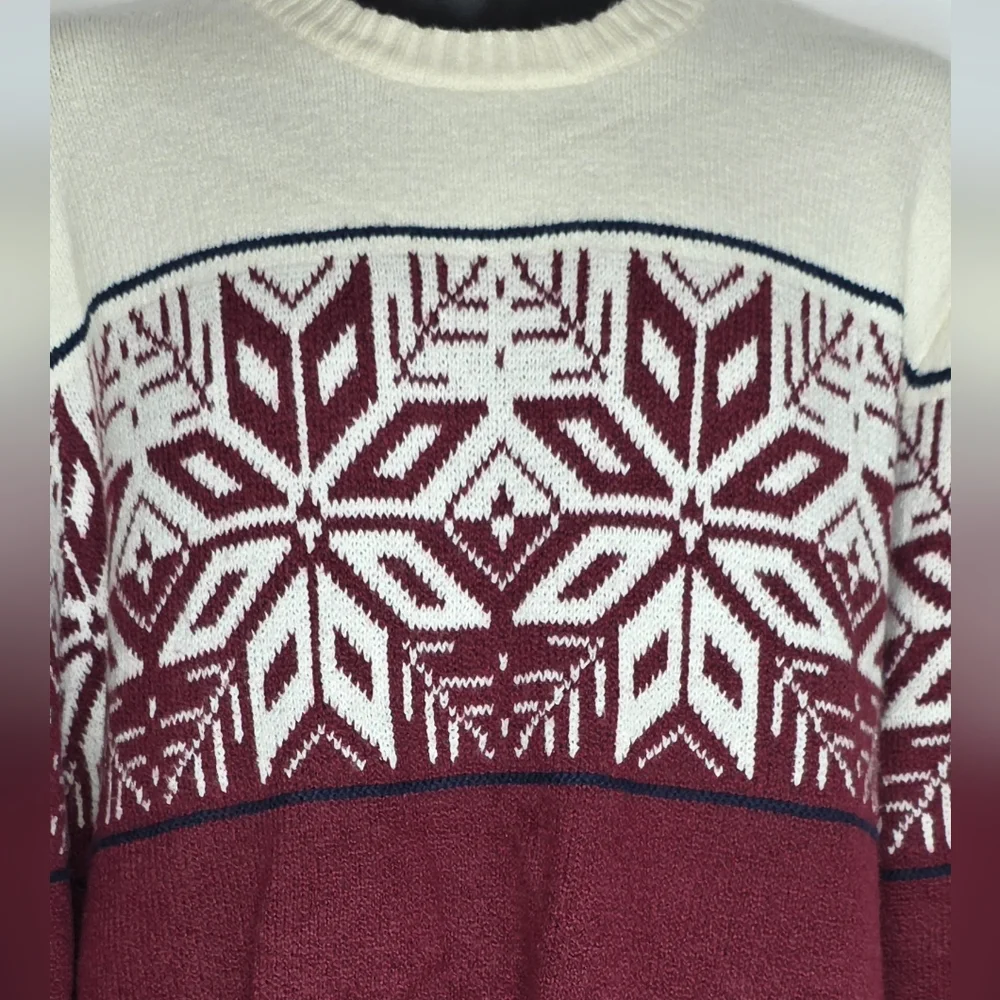 Old Navy SoSoft Maroon White Crewneck Sweater Snowflake Size XL NWOT E-3001